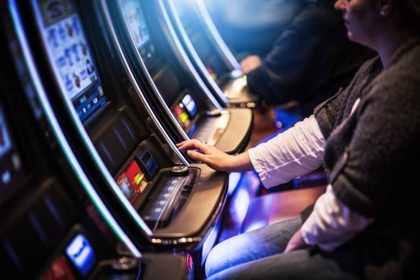 Money Train slot bonus feature with multiplier symbols on reels